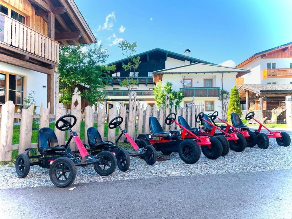 Sieglhub Chalets - Appartements - Hotel Flachau Exterior photo