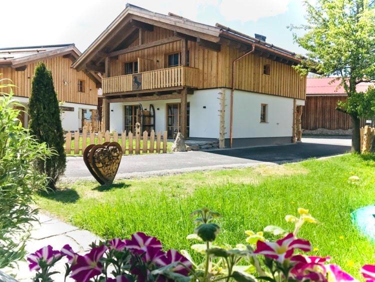 Sieglhub Chalets - Appartements - Hotel Flachau Exterior photo